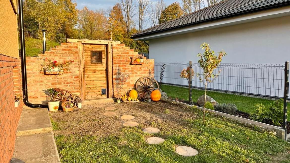 Apartmanovy Dom Adas Prosiek Exterior photo